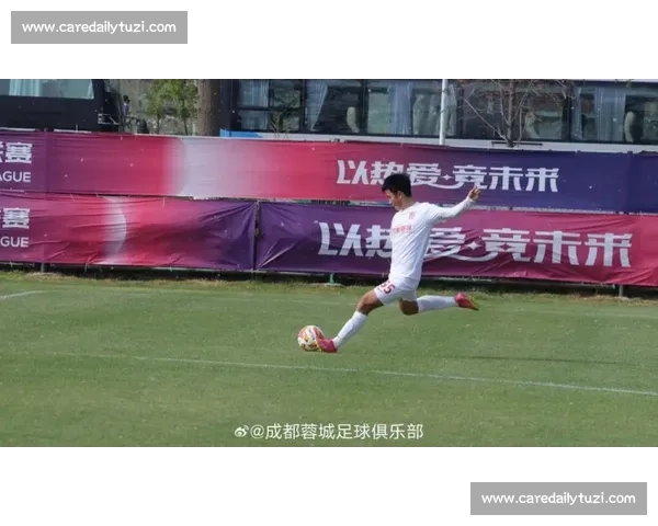 高佑思与罗亚瑟直击苏超：南通足球的跨文化热力场